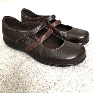 NWT Clarks Bendables Womens Double Strap Mary Jane Shoes Brown Leather, Size 9W